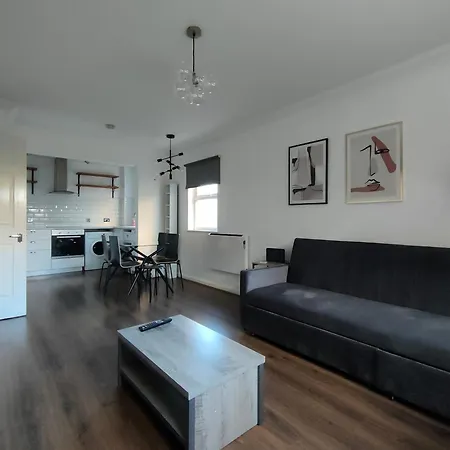 Free Parking 4 Beds Flat 15 Min Train To Victoria London Bridge St Paul Cathedral Apartment